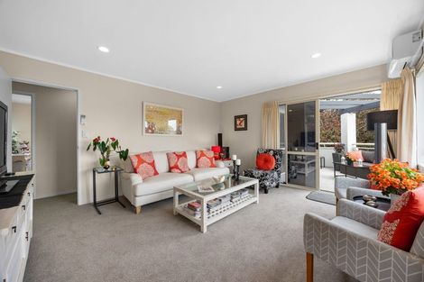 Photo of property in 6 Harbour Lights Close, West Harbour, Auckland, 0618