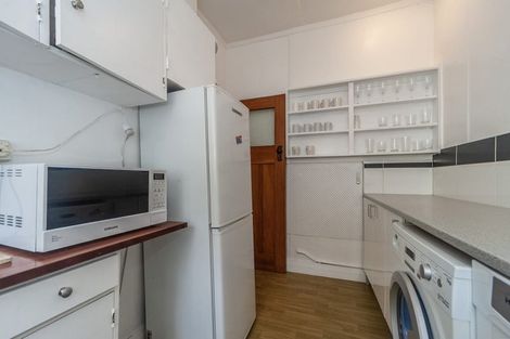 Photo of property in 281 Queens Drive, Lyall Bay, Wellington, 6022