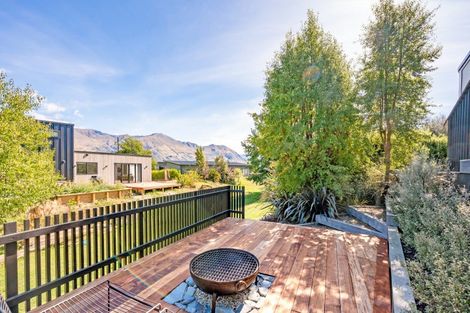 Photo of property in 9 Matipo Street, Wanaka, 9305