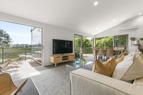 Photo of property in 2/34 Mcbreen Avenue, Northcote, Auckland, 0627