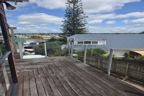 Photo of property in 1/95 Bond Crescent, Forrest Hill, Auckland, 0620