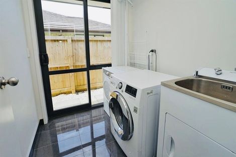 Photo of property in 266 Dixon Road, Fitzroy, Hamilton, 3206