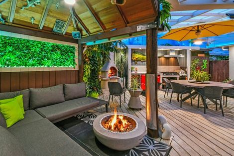 Photo of property in 6 Ribbonwood Crescent, Goodwood Heights, Auckland, 2105