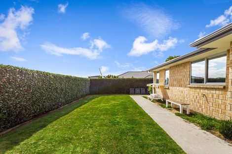 Photo of property in 44c Gilbransen Road, Kumeu, 0810