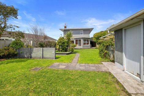 Photo of property in 14 Barrett Street, Westown, New Plymouth, 4310
