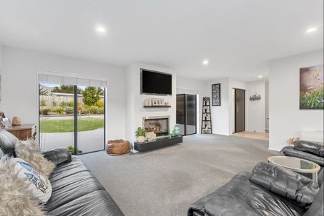 Photo of property in 5 Sarges Way, Lake Hawea, Wanaka, 9382