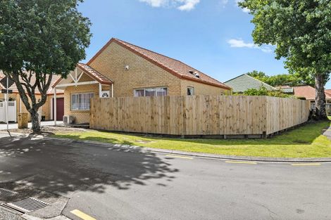 Photo of property in 1 Dunbarton Drive, Ranui, Auckland, 0612