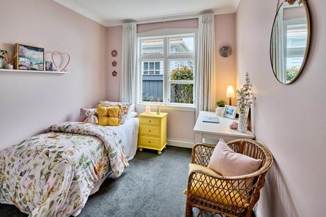 Photo of property in 292 The Parade, Island Bay, Wellington, 6023