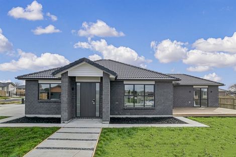 Photo of property in 2 Hoete Way, Tuakau, 2121