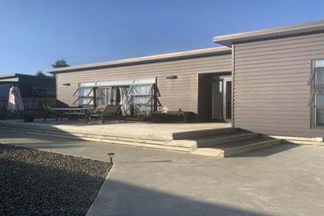 Photo of property in 48 Exeter Crescent, Takaro, Palmerston North, 4412