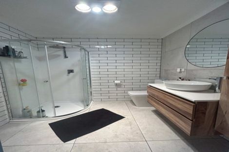 Photo of property in 12 Winston Avenue, Hokowhitu, Palmerston North, 4410