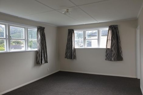 Photo of property in 8 Compton Crescent, Taita, Lower Hutt, 5011