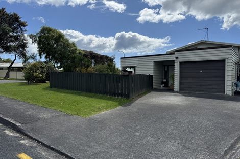 Photo of property in 2/2 Hatherlow Street, Glenfield, Auckland, 0629