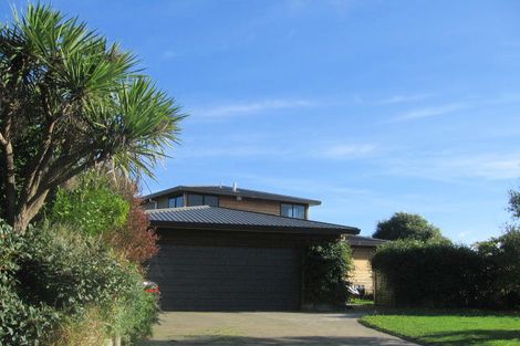 Photo of property in 17 The Crowsnest, Whitby, Porirua, 5024