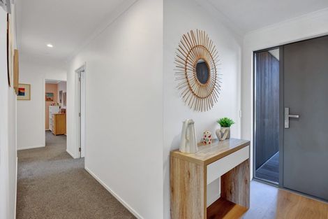 Photo of property in 52 Links Drive, Waiwhakaiho, New Plymouth, 4312