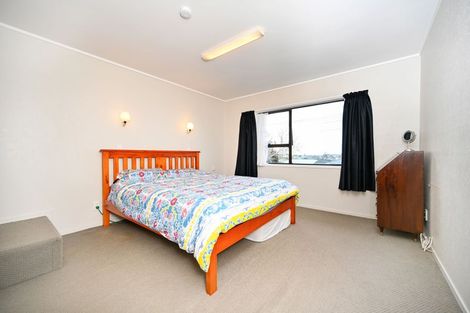 Photo of property in 1/2 Northall Road, New Lynn, Auckland, 0600