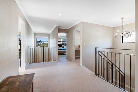 Photo of property in 22 Bur Oak Terrace, Schnapper Rock, Auckland, 0632
