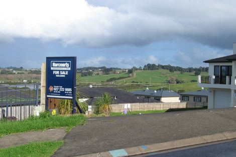 Photo of property in 15 Ashburn Close, Orewa, 0931
