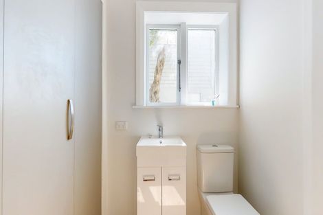 Photo of property in 18 Waipapa Terrace, Hataitai, Wellington, 6021