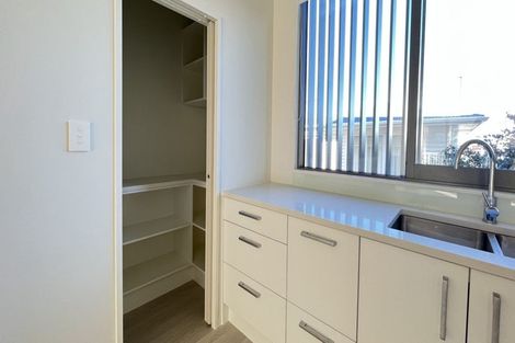 Photo of property in 5/2 Moor Avenue, Te Atatu Peninsula, Auckland, 0610