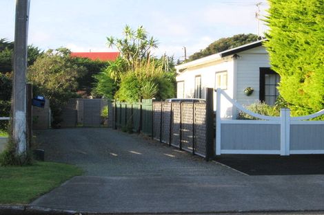 Photo of property in 27 Rauparaha Street, Waikanae Beach, Waikanae, 5036