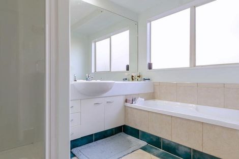 Photo of property in 4 Delmont Close, East Tamaki Heights, Auckland, 2016