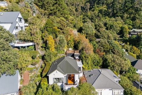 Photo of property in 32 Rona Street, Eastbourne, Lower Hutt, 5013