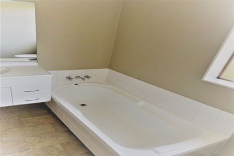 Photo of property in 5 Blythfield Place, Taradale, Napier, 4112