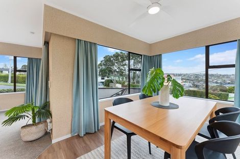 Photo of property in 1/2 Kowhai Road, Campbells Bay, Auckland, 0630