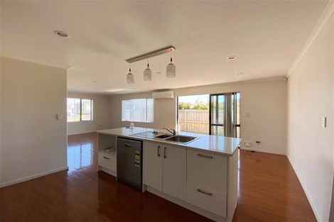 Photo of property in 12 Peerless Avenue, Takanini, 2112