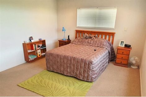 Photo of property in 10 Lime Crescent, Papakura, 2110