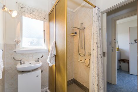 Photo of property in 8 Roslyn Avenue, Mairehau, Christchurch, 8052