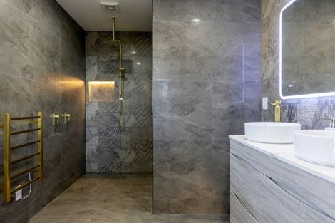 Photo of property in 5 Grandview Lane, Acacia Bay, 3385