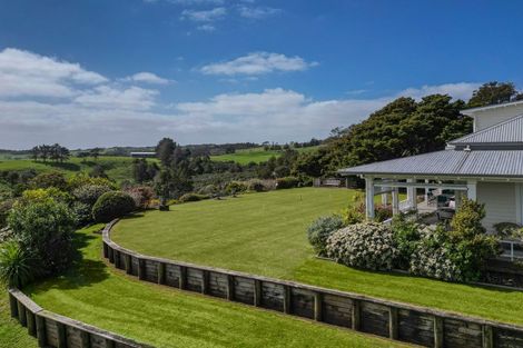 Photo of property in 38 Kaipara View Road, Helensville, 0875