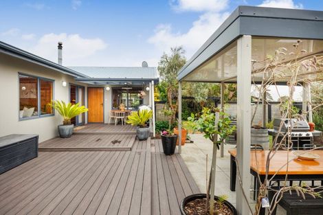 Photo of property in 23 Abby Road, Fitzherbert, Palmerston North, 4410