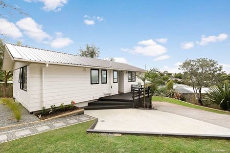 Photo of property in 9 Elizabeth Drive, West Harbour, Auckland, 0618