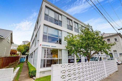 Photo of property in Victoria Court, 4u7 Queen Street, Mount Victoria, Wellington, 6011