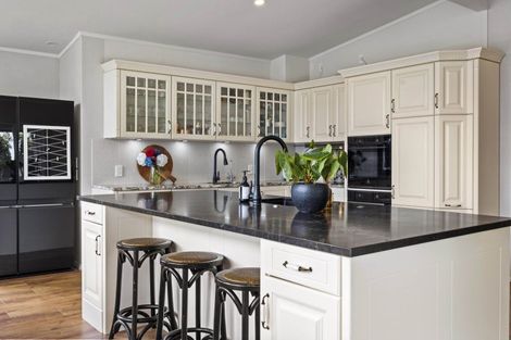 Photo of property in 326 South Road, Hawera, 4610