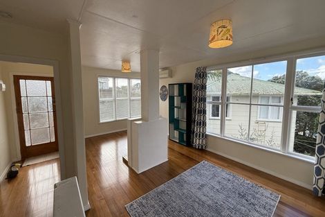 Photo of property in 24 Banks Street, Marfell, New Plymouth, 4310