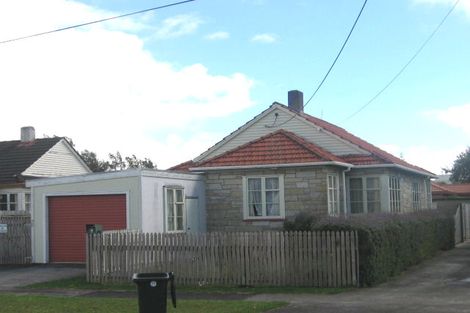 Photo of property in 9a Fruitvale Road, New Lynn, Auckland, 0600