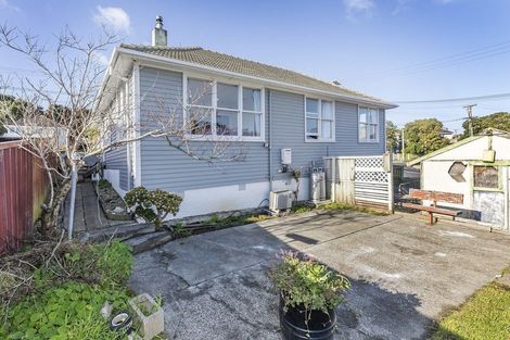 Photo of property in 17 Dimock Street, Titahi Bay, Porirua, 5022