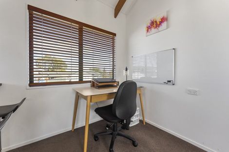 Photo of property in 109 Hillcrest Drive, Kelvin Grove, Palmerston North, 4414