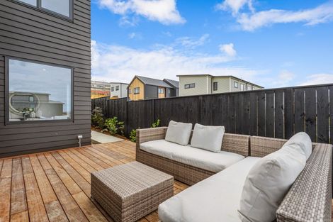 Photo of property in 5 Makumaku Place, Long Bay, 0630