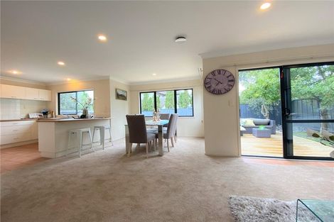 Photo of property in 16 Kilsyth Way, East Tamaki Heights, Auckland, 2016