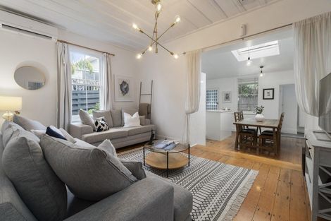 Photo of property in 13 South Lynn Road, Titirangi, Auckland, 0604