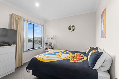 Photo of property in 48 Karamea Street, Whalers Gate, New Plymouth, 4310