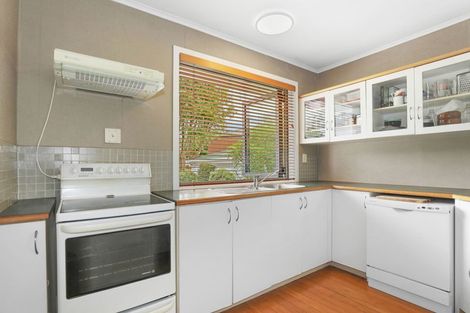 Photo of property in 2 Gradwell Place, Two Mile Bay, Taupo, 3330