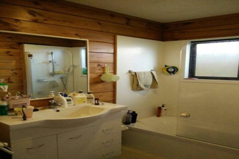 Photo of property in 2a Lauderdale Road, Birkdale, Auckland, 0626