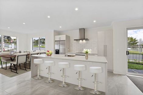 Photo of property in 97 Granville Drive, Massey, Auckland, 0614