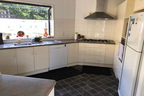 Photo of property in 18 Lobelia Rise, Goodwood Heights, Auckland, 2105